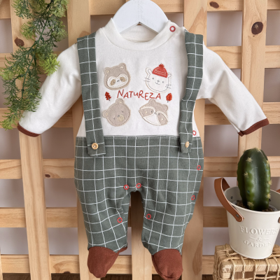 Macacão Trape Zape  - Natureza com Suspensório Quadriculado - Verde e Off White